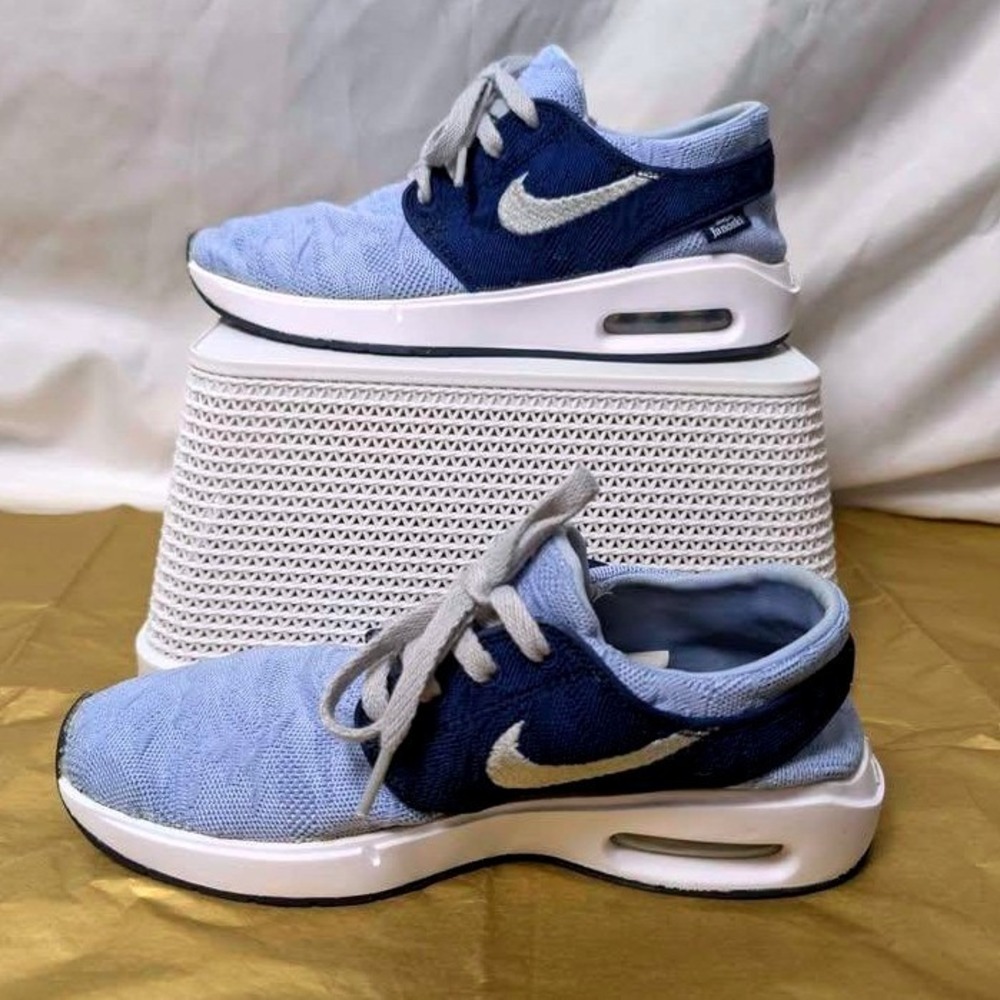 Nike Women's Blue and White Sneakers